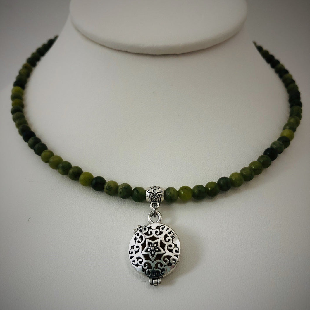 Taiwan Jade Aromatherapy Choker / Bracelet